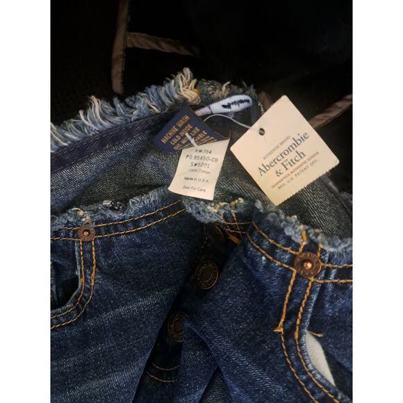 NWT- Darling Low Waste Flair Legs Abercrombie & Fitch SZ 4 Fray waist Distressed - Picture 8 of 9